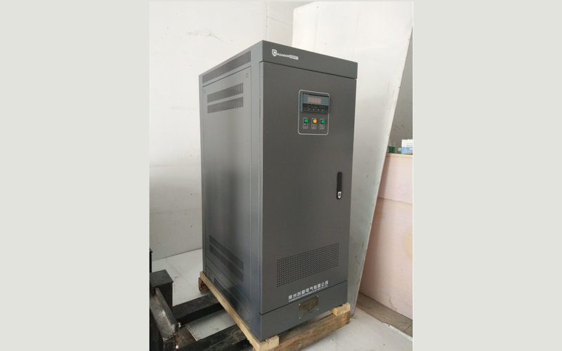 全自動(dòng)大功率補(bǔ)償式電力穩(wěn)壓器