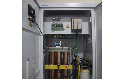 三相電力補(bǔ)償穩(wěn)壓器