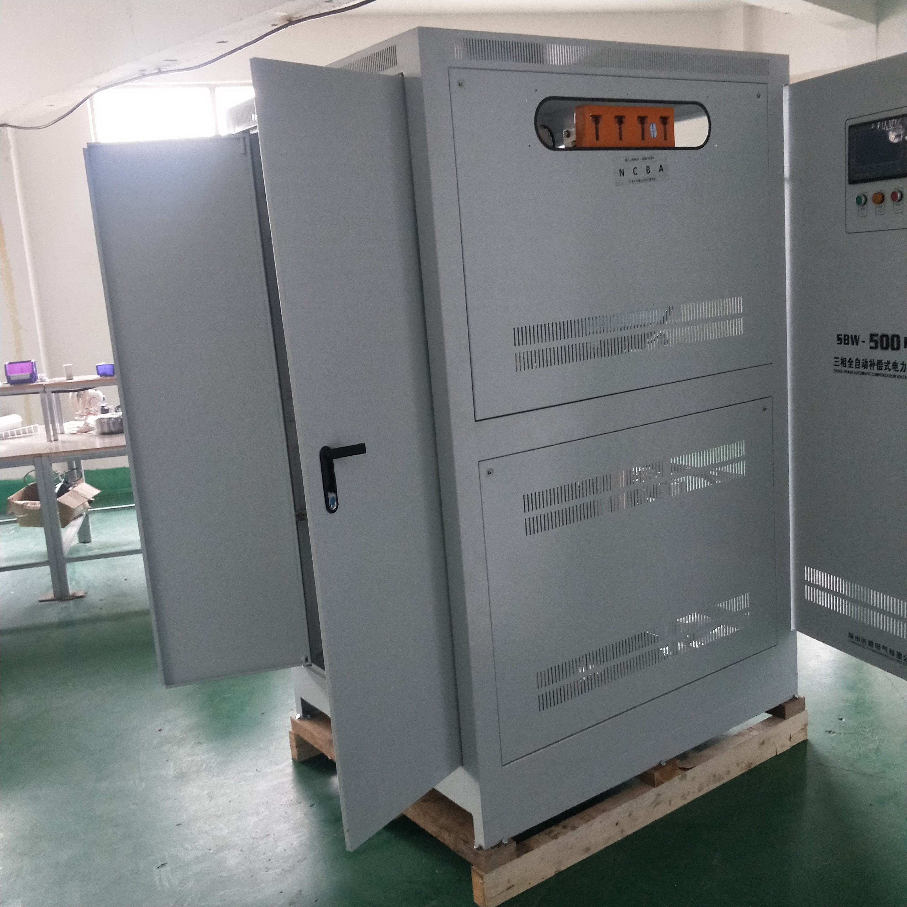 三相交流電穩壓器